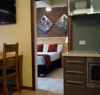 Glenelg Gateway Apartments - Tourism Noosa