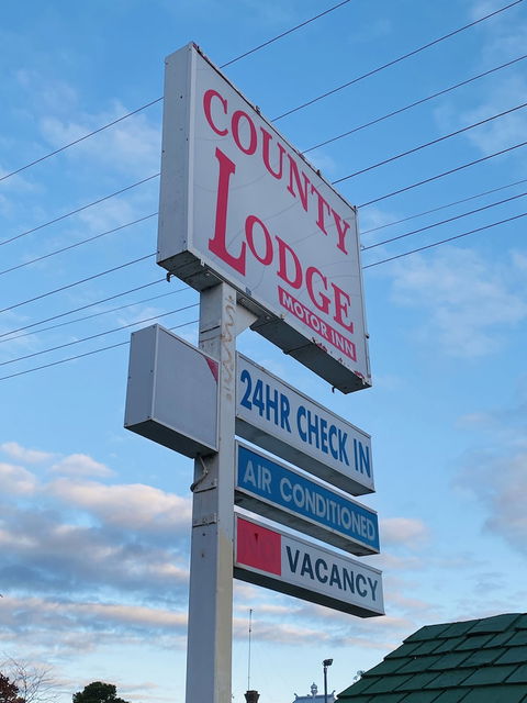 County Lodge Motor Inn - Tourism Noosa 0