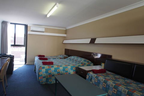 City Beach Motel - Tourism Noosa 4