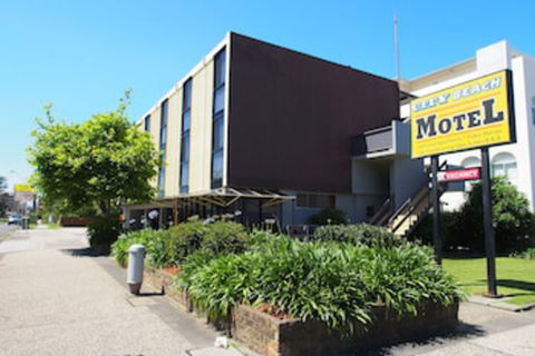 City Beach Motel - Tourism Noosa 0