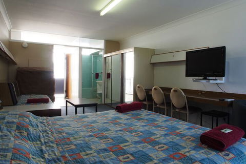 City Beach Motel - Tourism Noosa 3