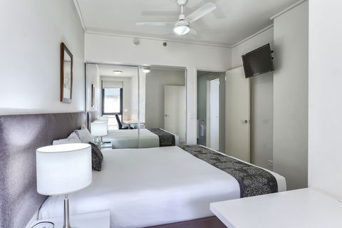 Flynn Brisbane - Tourism Noosa 5
