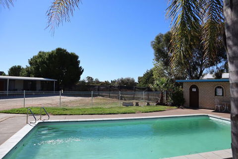 Capri Motel - Tourism Noosa 1