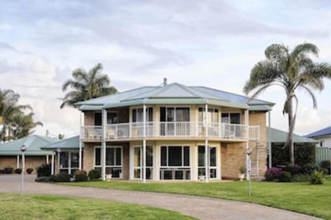 Harbourview House - Tourism Noosa 0