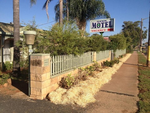 Oasis Motel Peak Hill - Tourism Noosa 4