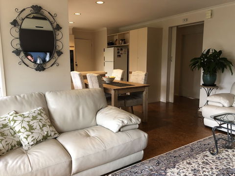 Countryside Connections Spa Cottage - Tourism Noosa 1