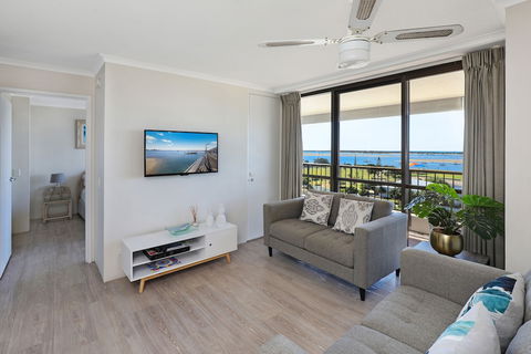Palmerston Tower Holiday Apartments - Tourism Noosa 2