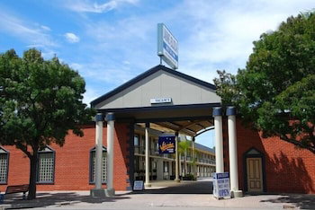 Jane Eliza Motor Inn - Tourism Noosa 1