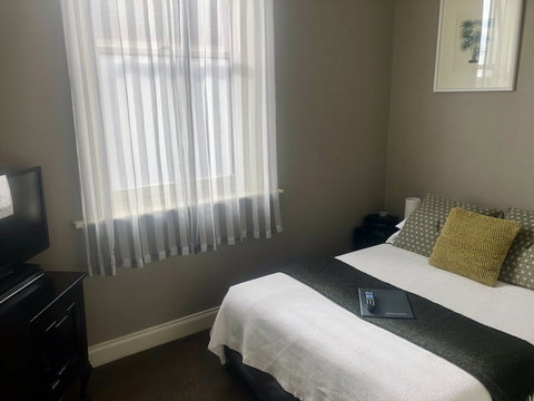 Athelstane House - Tourism Noosa 2