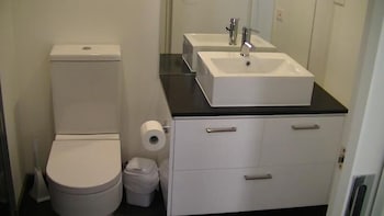 Essendon Apartments - Tourism Noosa 0