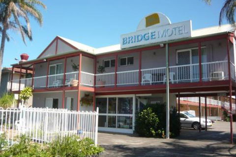 Bridge Motel - Tourism Noosa 0