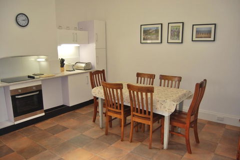 Jacaranda Cottage - Tourism Noosa 6