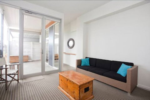 Four Kings Apartments - Tourism Noosa 4