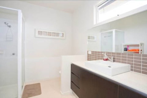 Four Kings Apartments - Tourism Noosa 3