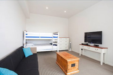 Four Kings Apartments - Tourism Noosa 5