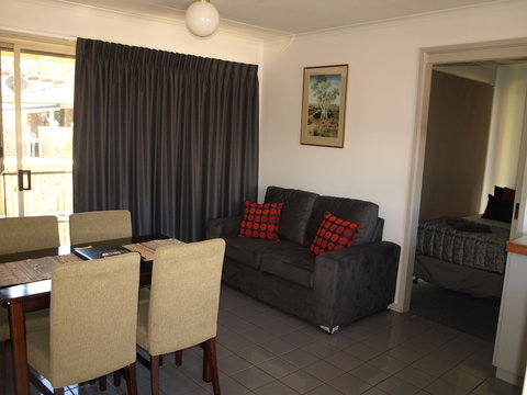 Old Coach Motor Inn - Tourism Noosa 4