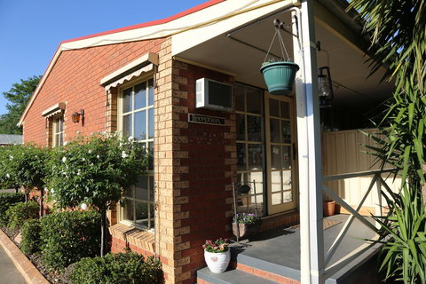 Old Coach Motor Inn - Tourism Noosa 0