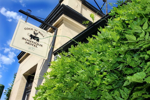 CocknBull Boutique Hotel - Tourism Noosa 0