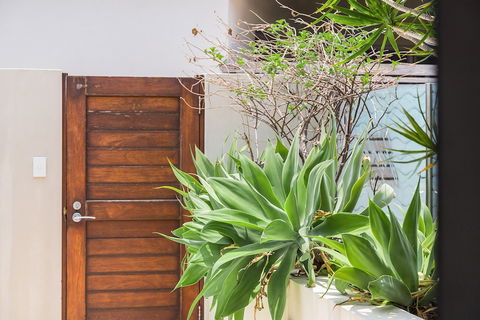 Jades On Lawson - Tourism Noosa 0