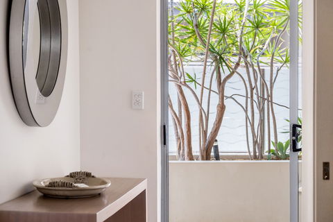 Jades On Lawson - Tourism Noosa 1