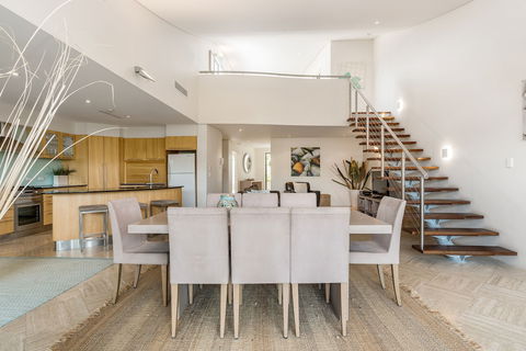 Jades On Lawson - Tourism Noosa 3