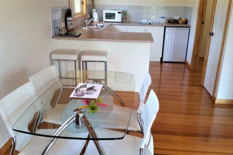 Four Seasons Waterfront Villas - Tourism Noosa 4