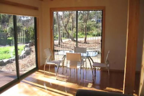 Four Seasons Waterfront Villas - Tourism Noosa 5