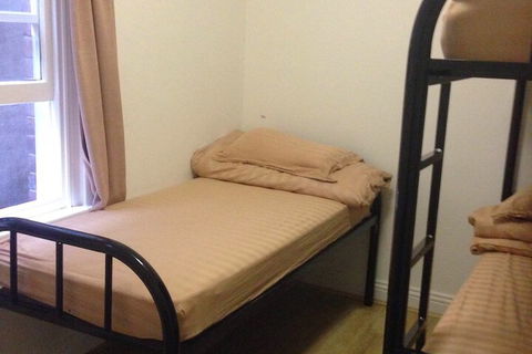 Sydney Star Backpackers - Tourism Noosa 1