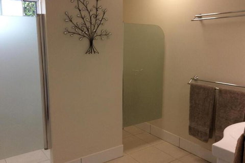 Tinaroo Sunset Retreat - Tourism Noosa 6