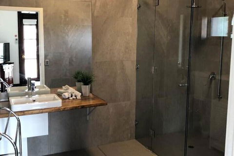 Fairway Manor Accommodation - Tourism Noosa 4