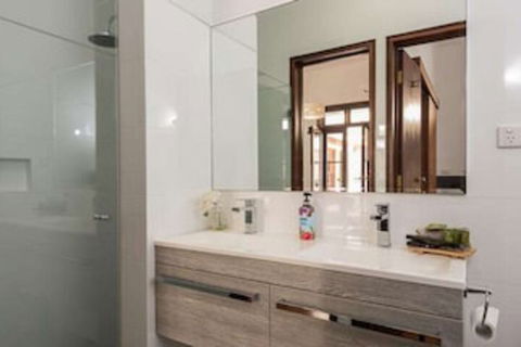Fairway Manor Accommodation - Tourism Noosa 0