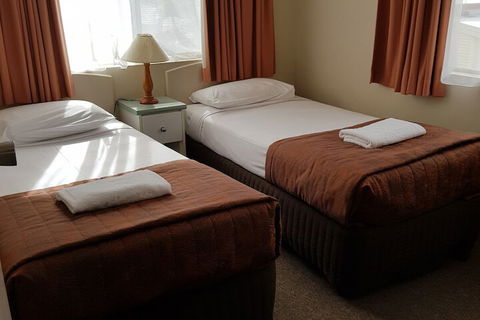Earls Court Motor Inn - Tourism Noosa 7