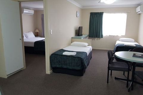 Earls Court Motor Inn - Tourism Noosa 6