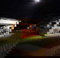 Jacaranda Motel  Holiday Units