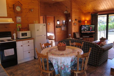 Edelweiss Cottage B&B - Tourism Noosa 5