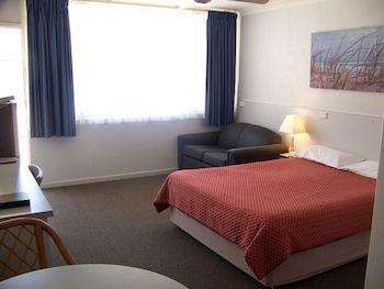 Beach Motel Woolgoolga - Tourism Noosa 2