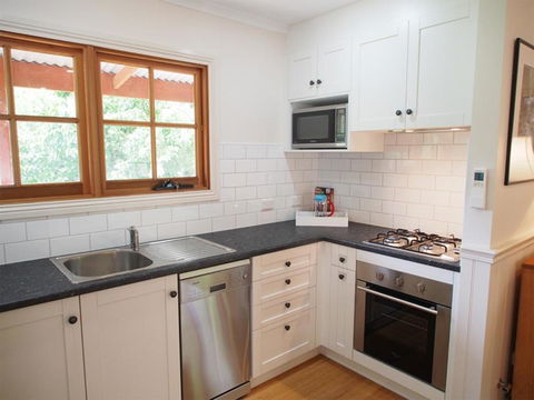 Tahara Cottage - Tourism Noosa 2