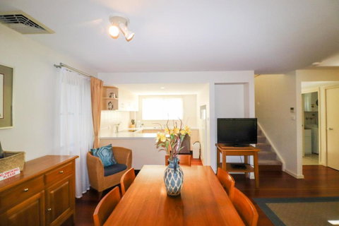 Dollarbird Treetops Townhouse - Tourism Noosa 2
