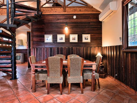 Oak Tree Barn Bridgetown - Tourism Noosa 1