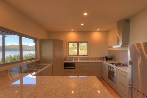 Fairwinds - Essentially Tas - Tourism Noosa 4