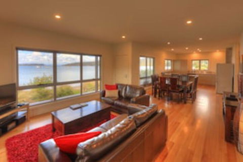 Fairwinds - Essentially Tas - Tourism Noosa 0