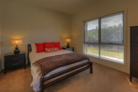 Fairwinds - Essentially Tas - Tourism Noosa 2