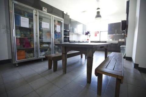 EBS Sydney Hostel - Tourism Noosa 5