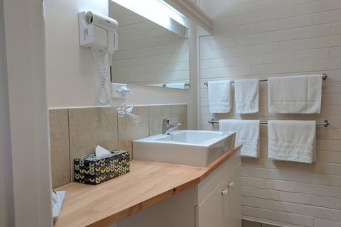 Lake Bolac Motel - Tourism Noosa 4