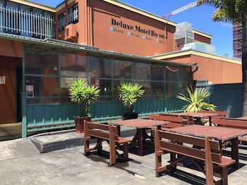 Harp Hotel - Tourism Noosa 6