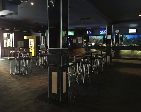 Harp Hotel - Tourism Noosa 5