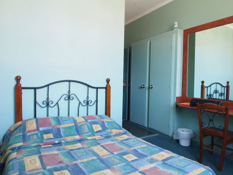 Harp Hotel - Tourism Noosa 3