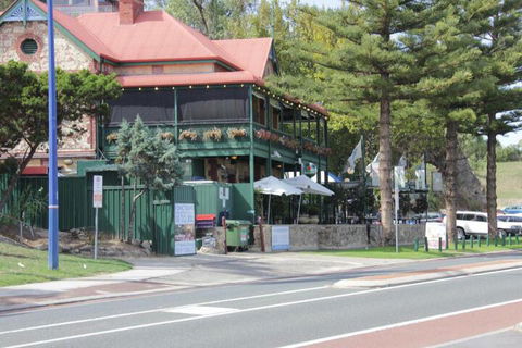 Tani Hill - Tourism Noosa 5