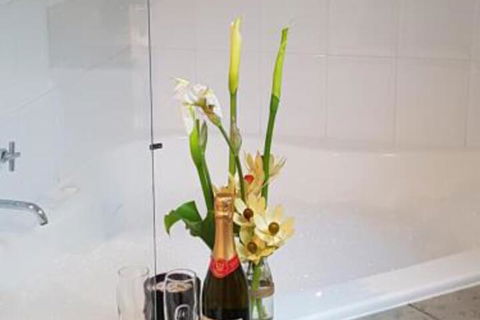 Creek Cottage Bed & Breakfast - Tourism Noosa 6