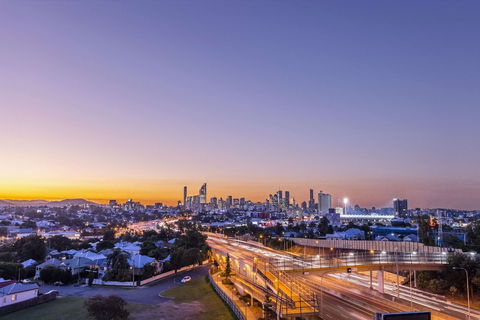 Oaks Brisbane Woolloongabba Suites - Tourism Noosa 0